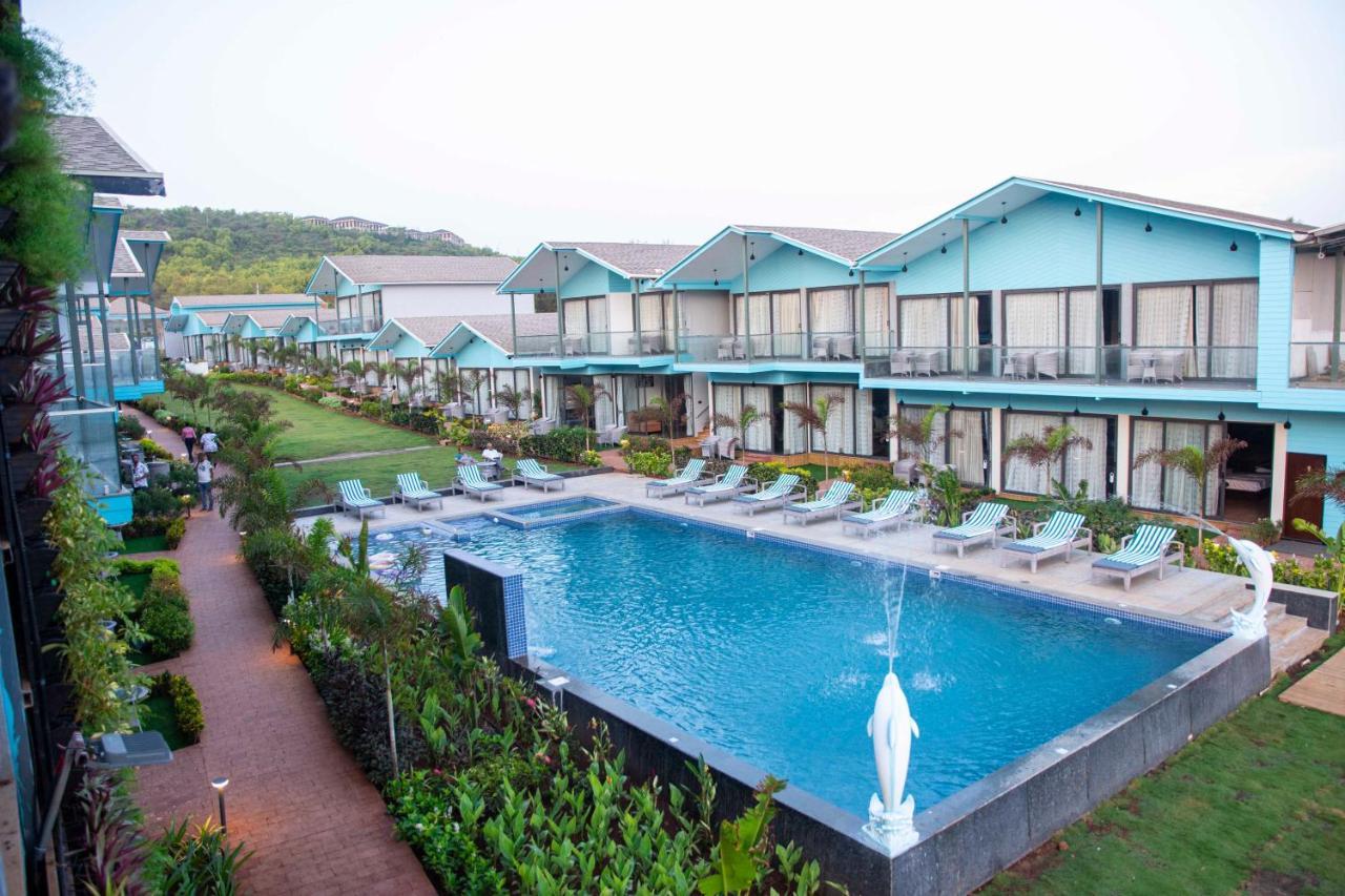 Tan-n-sand Resort Morjim
